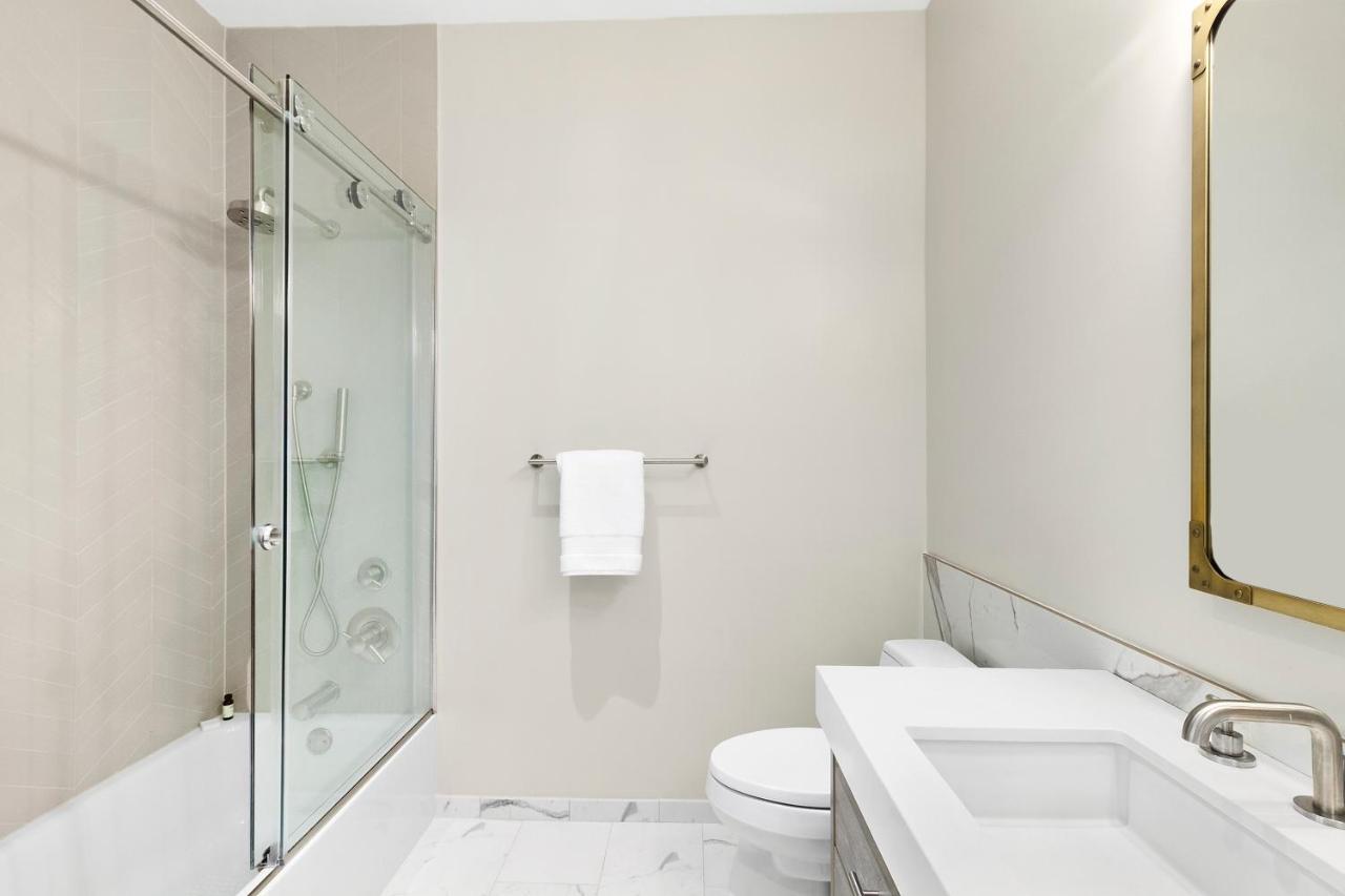 The Vanderbilt Hotel Suites Westbury Exterior photo
